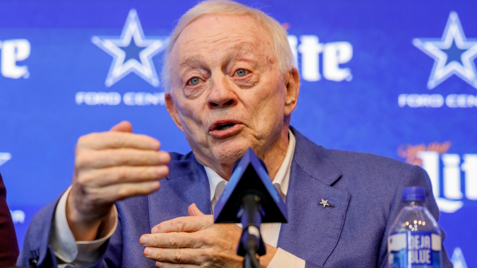 DALLAS COWBOYS owner Jerry Jones announces 10 YEAR stage 4 cancer battle…